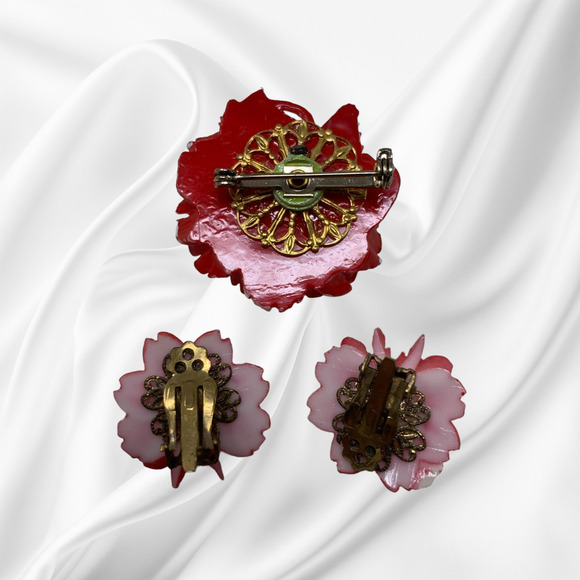 Vintage 1960's Red Carnation Resin Spring Floral Earrings & Brooch Set Clip On - Picture 3 of 5